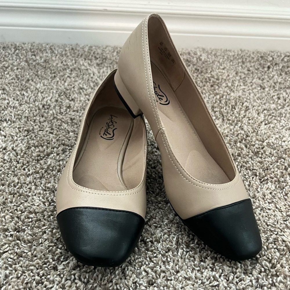 Life Stride Two-Tone Beige and Black Cap-Toe Ballet Flats